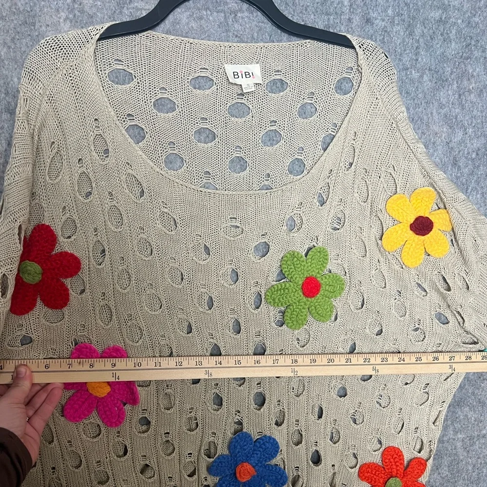 BiBi Woman Size Small‎ Boho Perforated floral appliqued oversize Sweater oatmeal - Picture 6 of 7